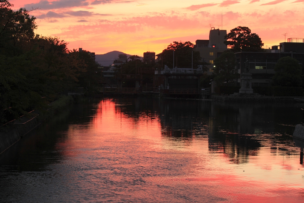 夕景・疎水