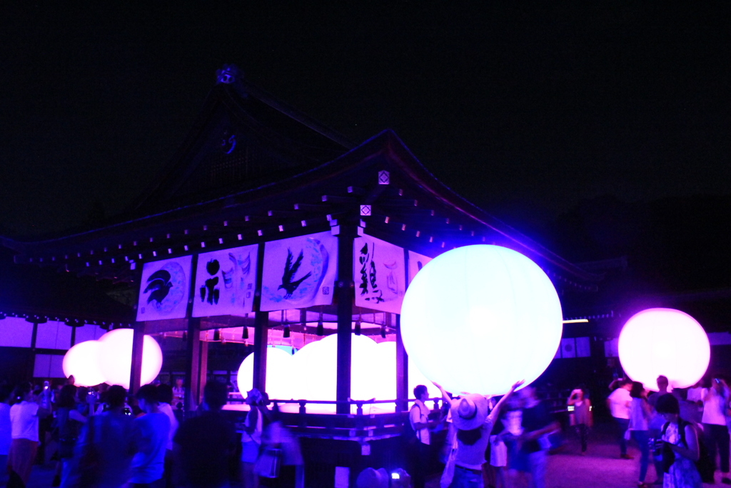 糺の森の光の祭3（呼応する球体2）