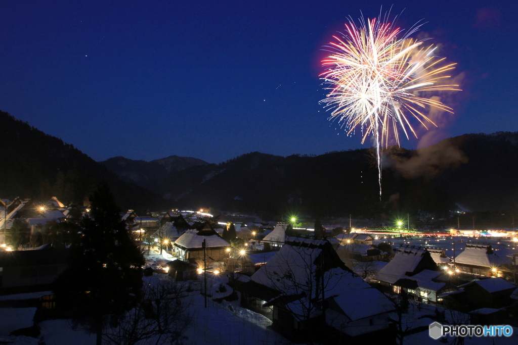 冬花火（かやぶきの里雪灯籠1）