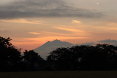 夕暮れ岩木山