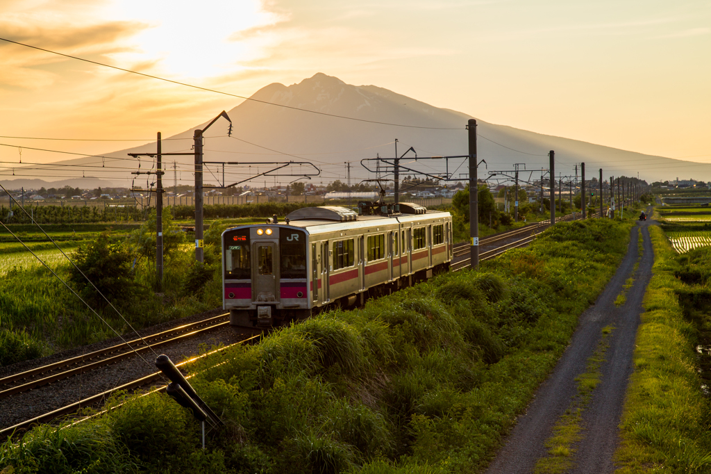 奥羽本線の夕暮れ