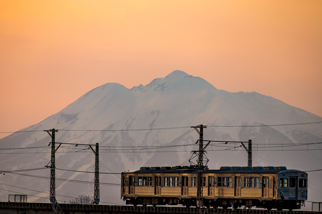 夕空岩木山