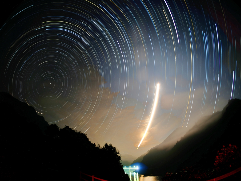 朝霧湖　月と北極星