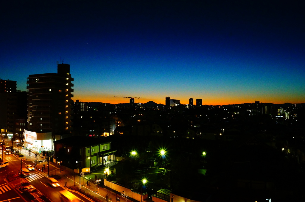 中野と富士山の夕景