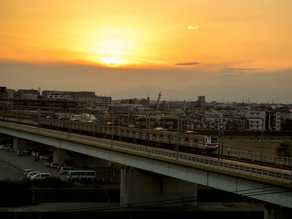 夕暮れに走る東横線