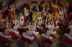 タヒチアンダンスの集団群舞