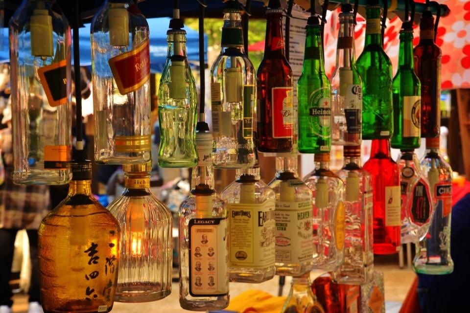 お酒のボトルがランプに！