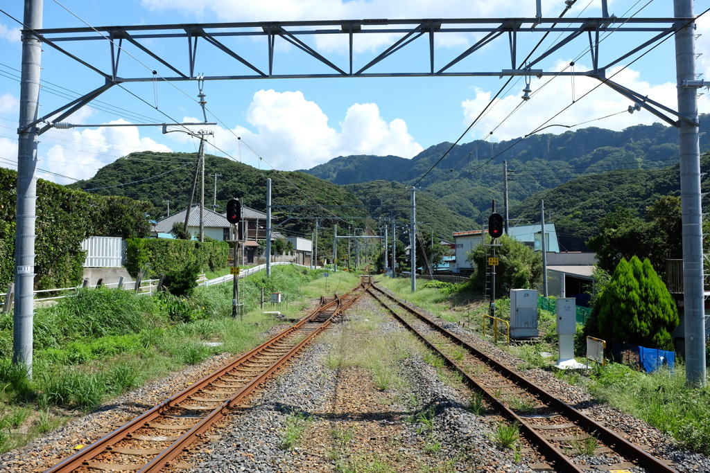 続く線路