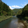 立久恵峡の神戸川と緑