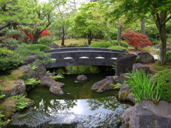 日本庭園の石橋