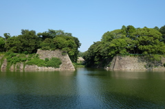 名古屋城の堀と青空