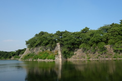 名古屋城の堀と青空