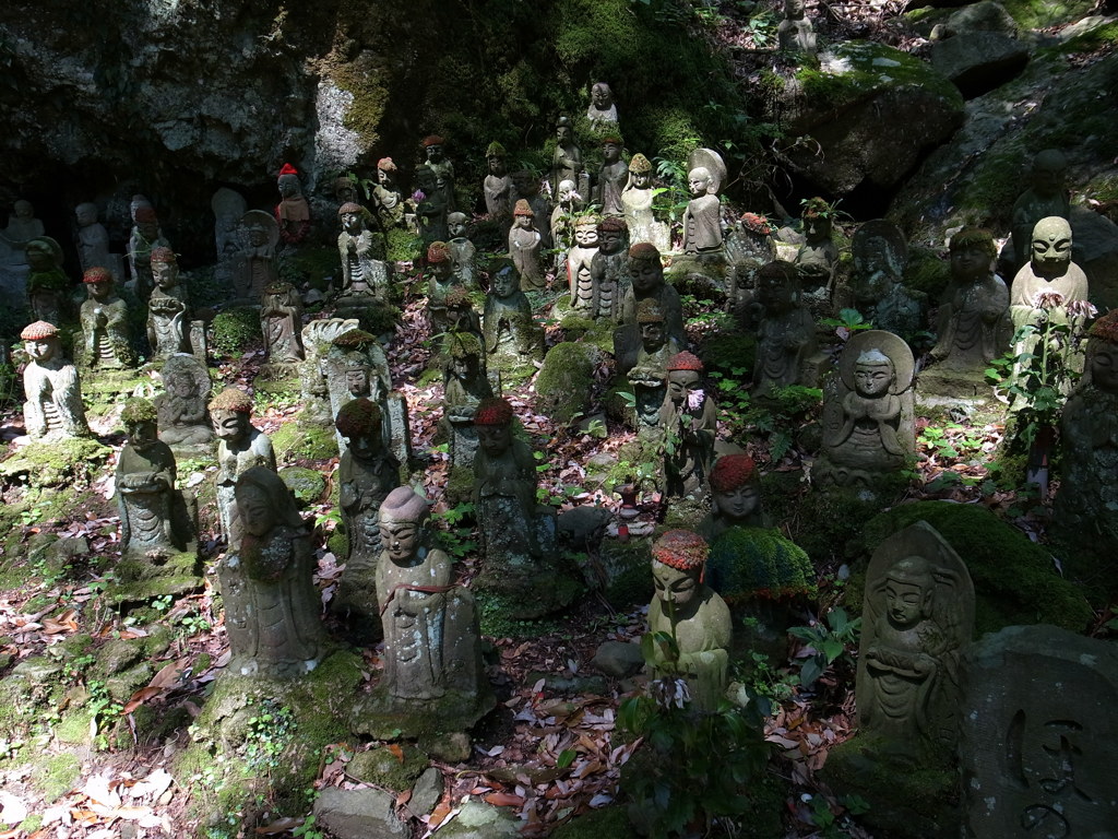 立久恵峡の千体仏