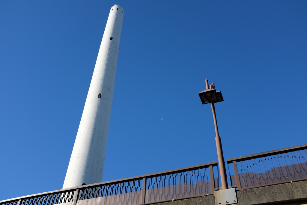 煙突と青空