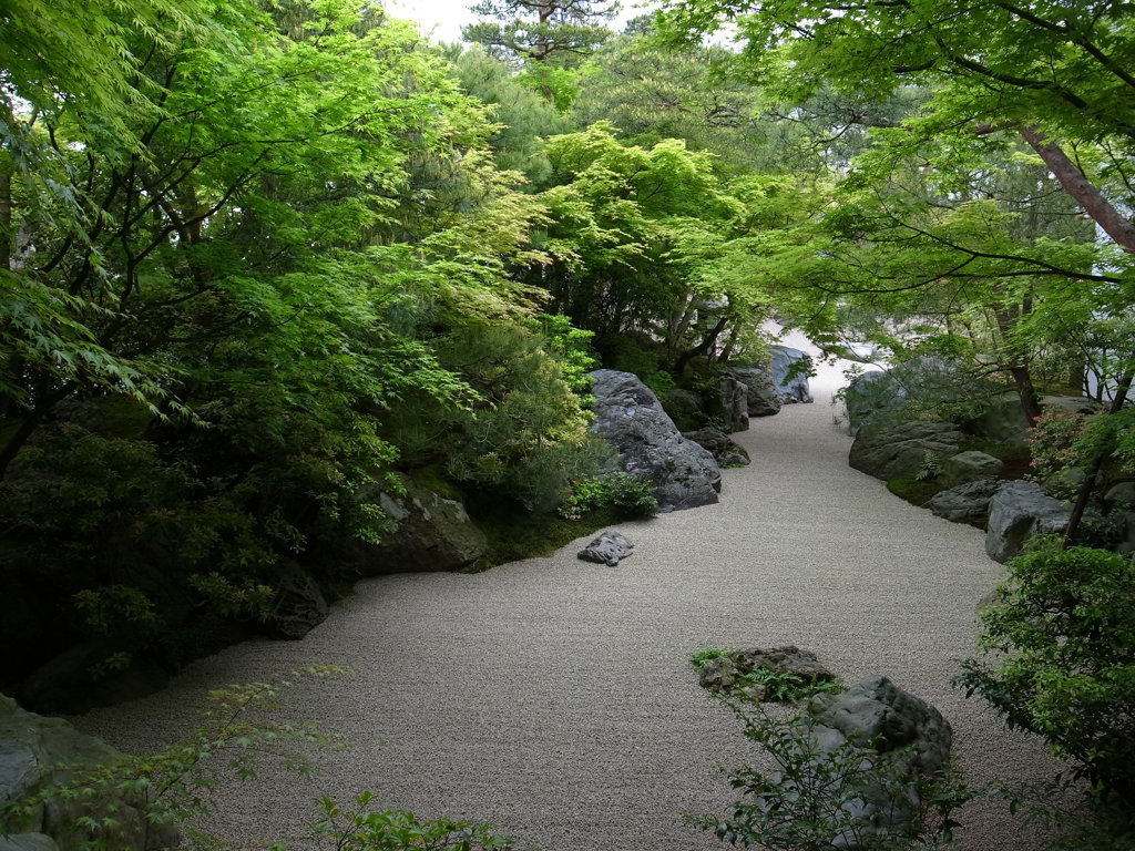 枯山水と緑