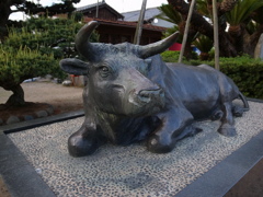 白潟天満宮の牛の像