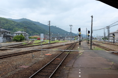 津山駅と続く線路