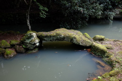 心字池と石橋