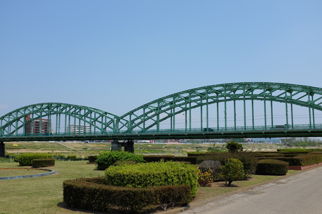 鉄橋と青空