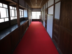 高橋是清邸の赤い廊下