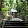 日本寺の参道と仁王門
