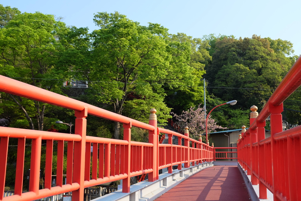 赤い歩道橋