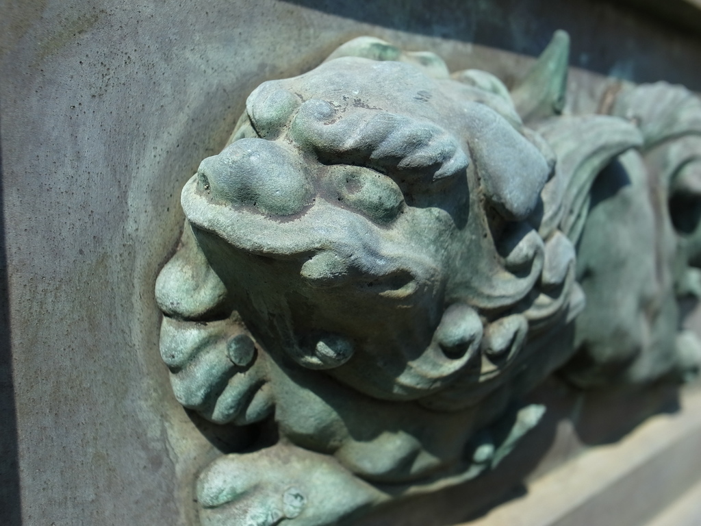 獅子の彫刻