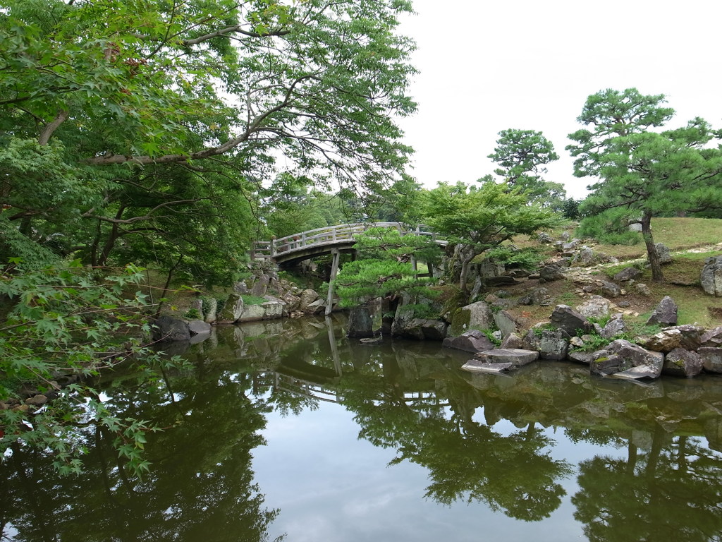 玄宮楽々園の池と緑