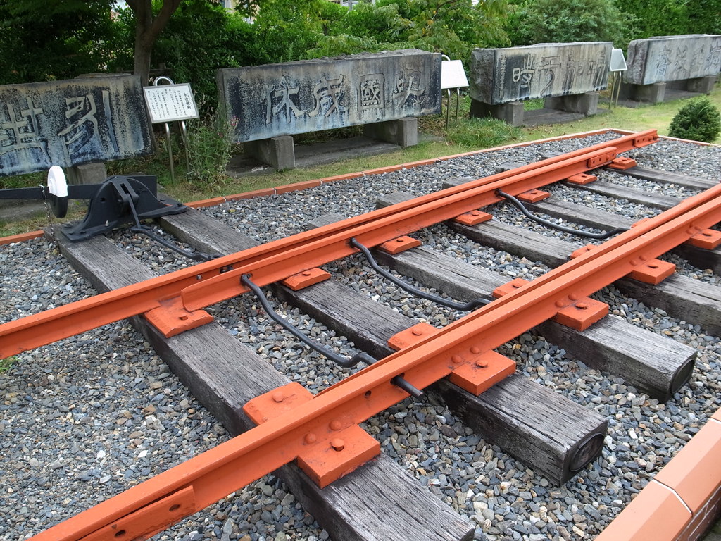 オレンジ色のレール