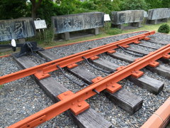 オレンジ色のレール