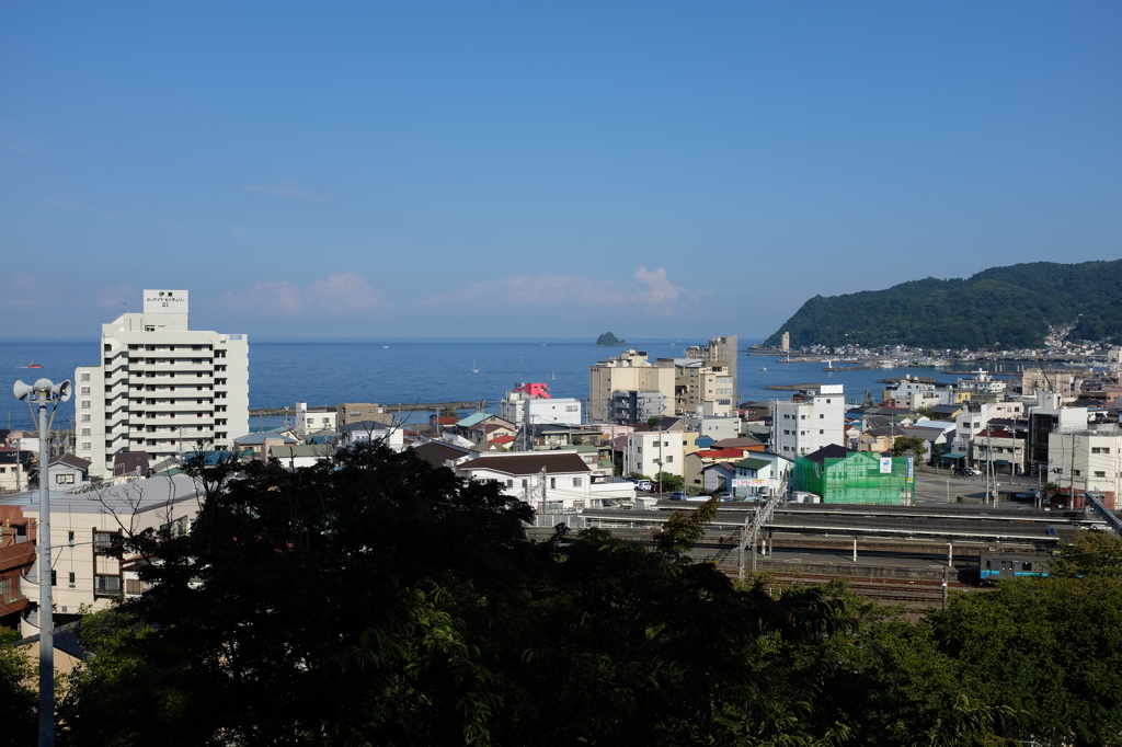 伊東市街と伊東港