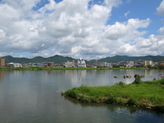 木曽川と浮かぶ雲