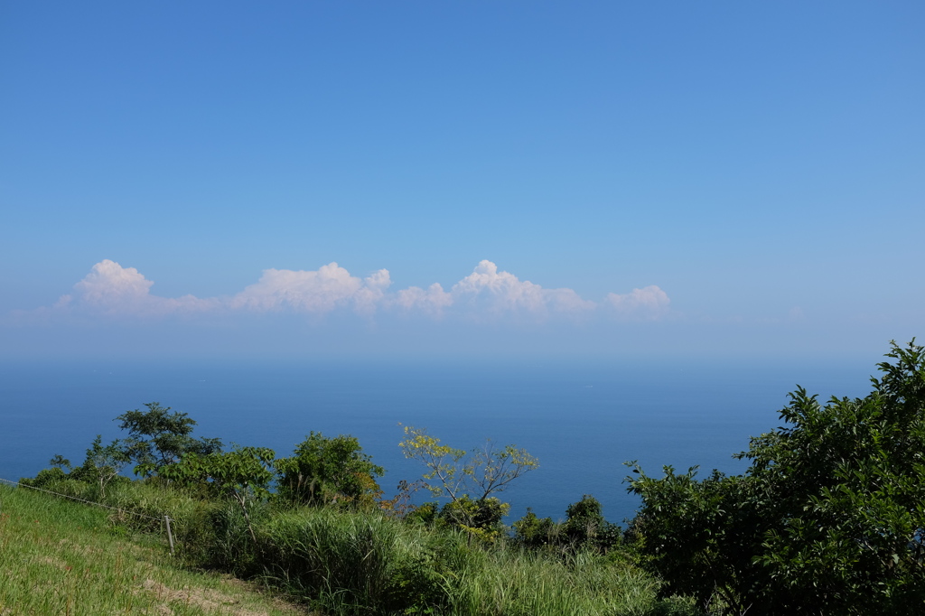 遠くに浮かぶ雲