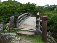 庭園の木橋