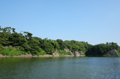 名古屋城の堀と青空