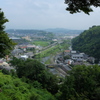 緑の中の津山市街