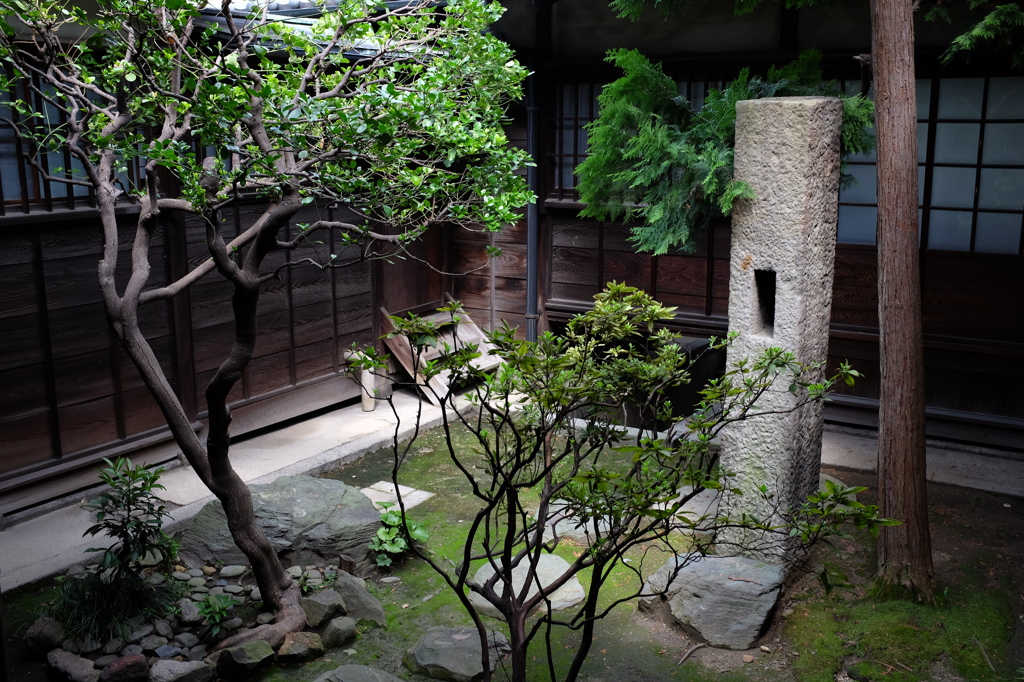 披雲閣の壺庭