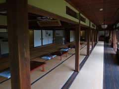 畳の廊下と和室