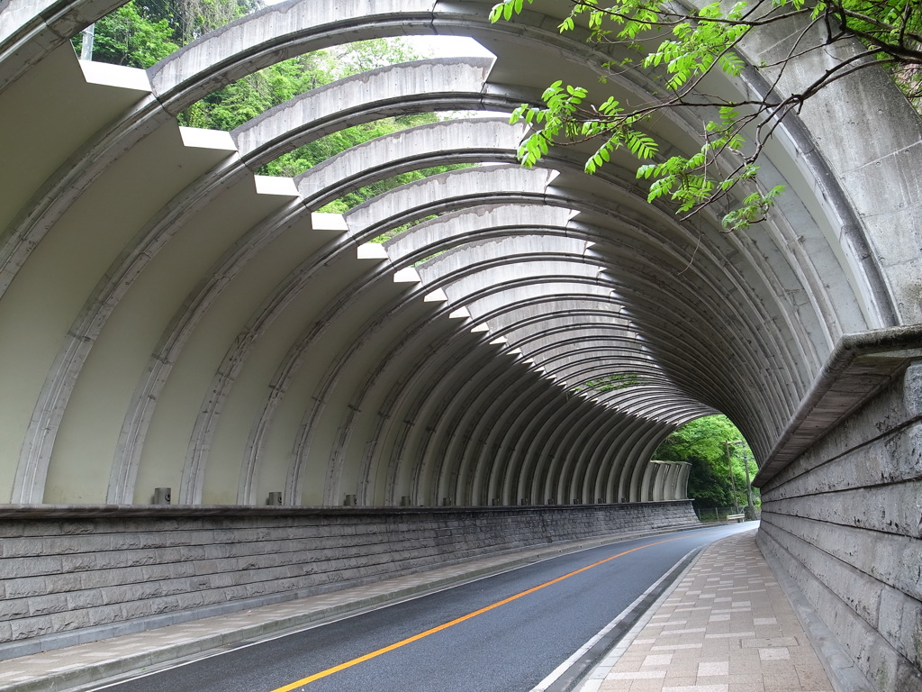 明るいトンネル