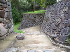 松江城の石垣と石段