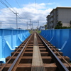 線路と青い鉄橋