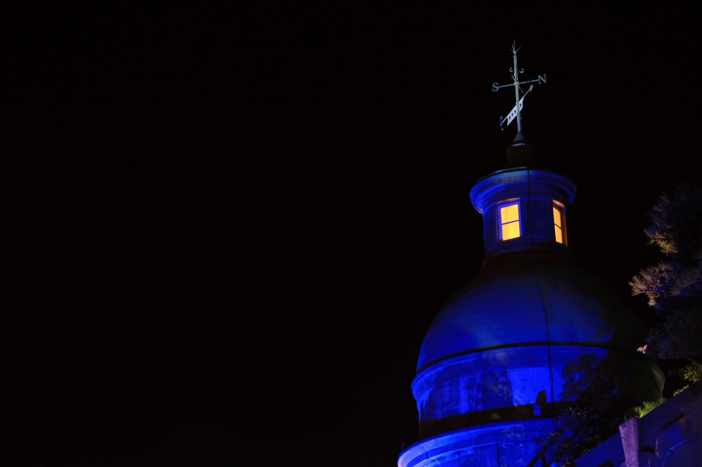 Blue moment