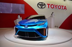 青い車