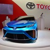 青い車