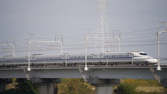 鉄橋の新幹線