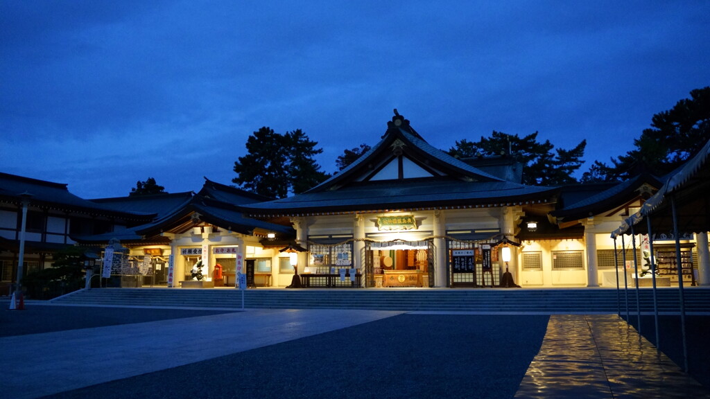 厳かな一日の始まり