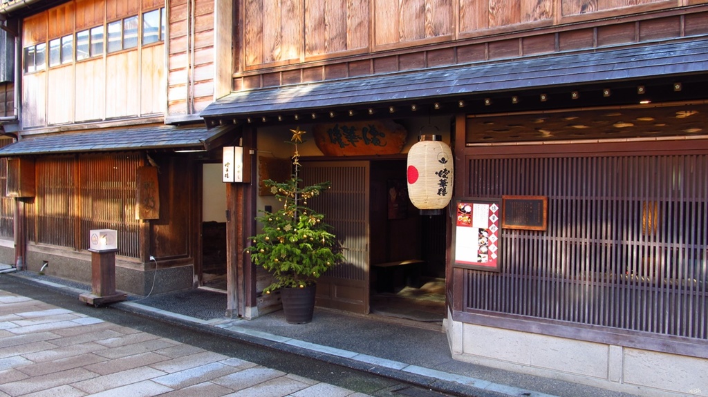 師走のひがし茶屋街