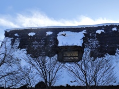 茅葺き屋根の湯気
