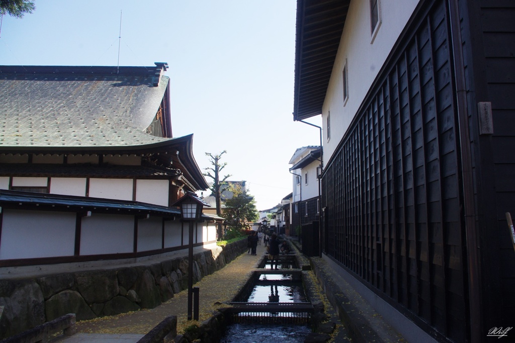 瀬戸川と白壁