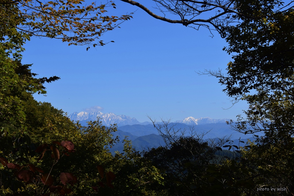 初雪の山並み